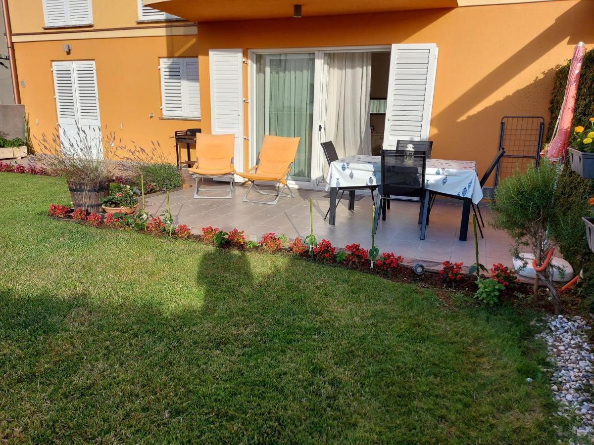 Apartment Lorenzo Pomer Bagian luar foto